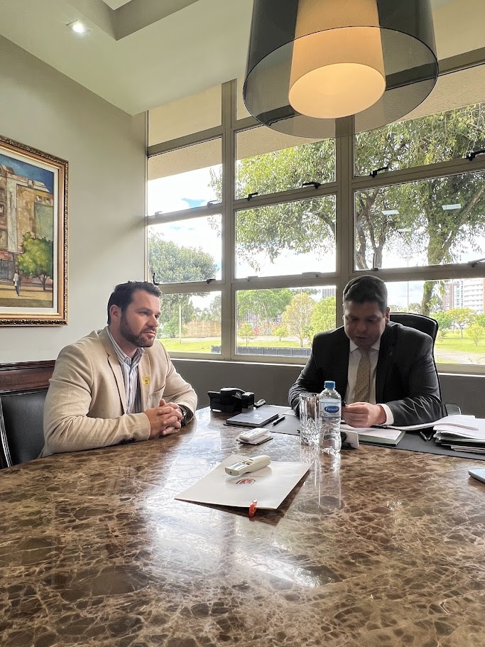 Vereador Robson recebe comunicado oficial sobre liberação de recursos para reforma de espaço esportivo no Município