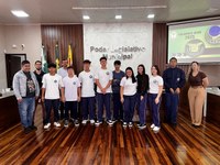 Vereadores Mirins do Colégio Cívico-Militar participam de atividades no Plenário da Câmara